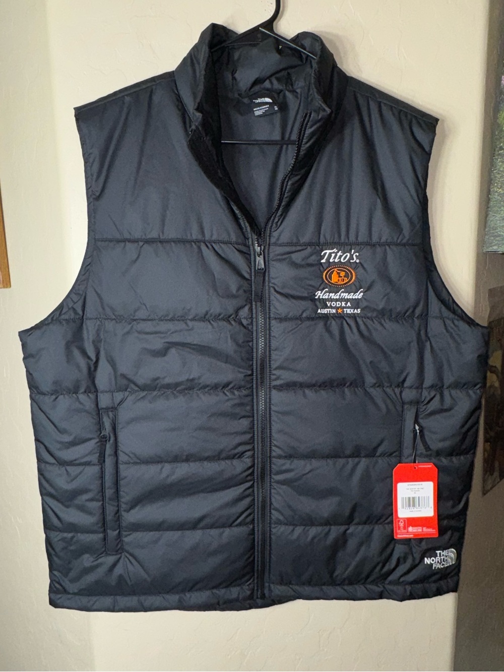 The North Face Tito’s Handmade Vodka Men’s XL Black Insulated Puffer Vest NWT